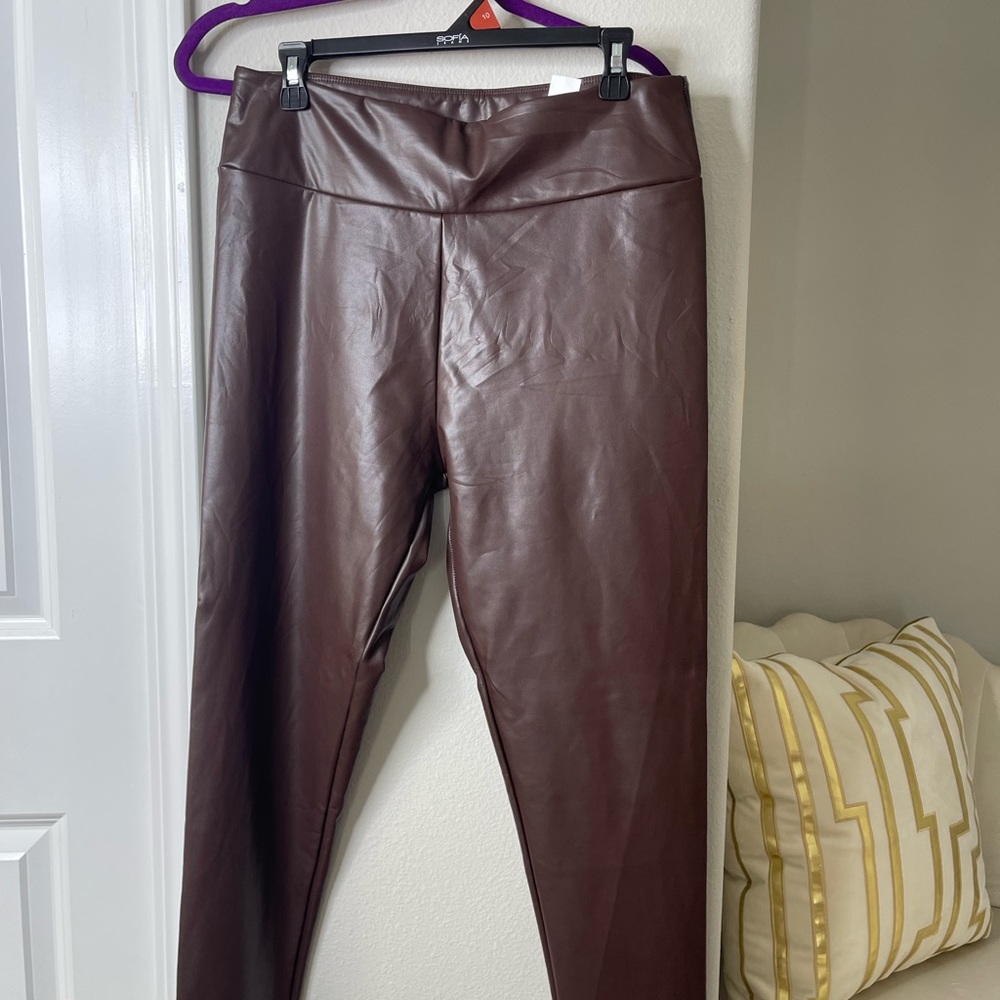 Faux brown legging.